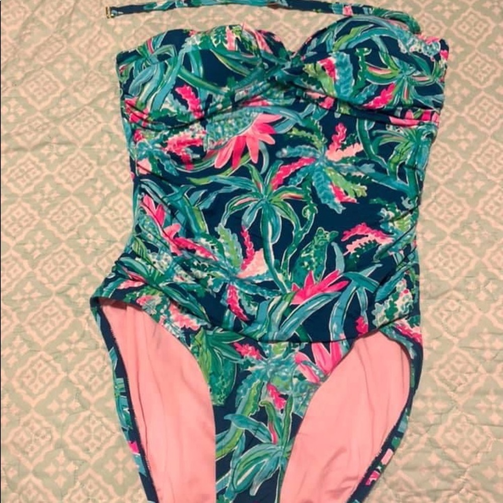 EUC Lilly Pulitzer Flamenco swimsuit size 12